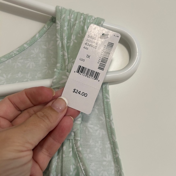 Pennington, sleeveless top, light green floral. 1X plus size - Picture 4 of 4